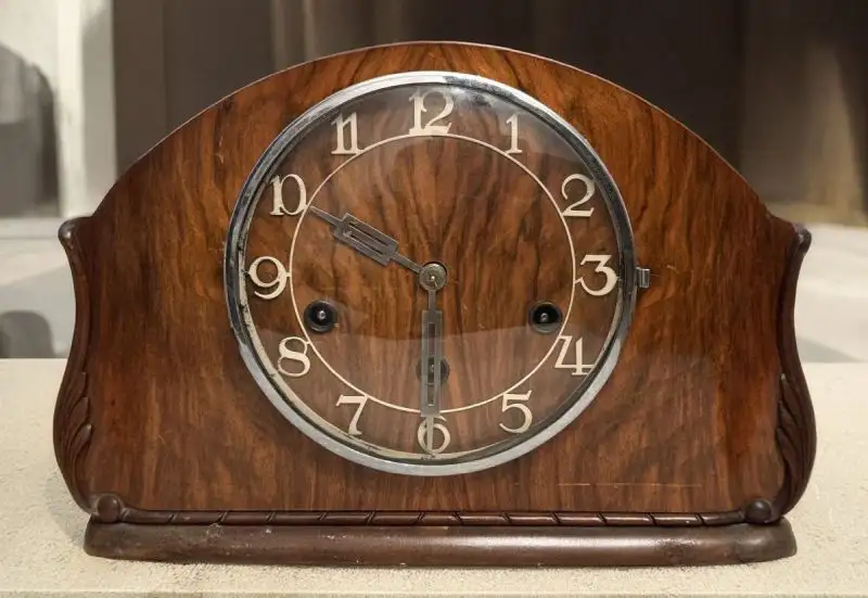 A-505 – Art-Déco-Tischuhr